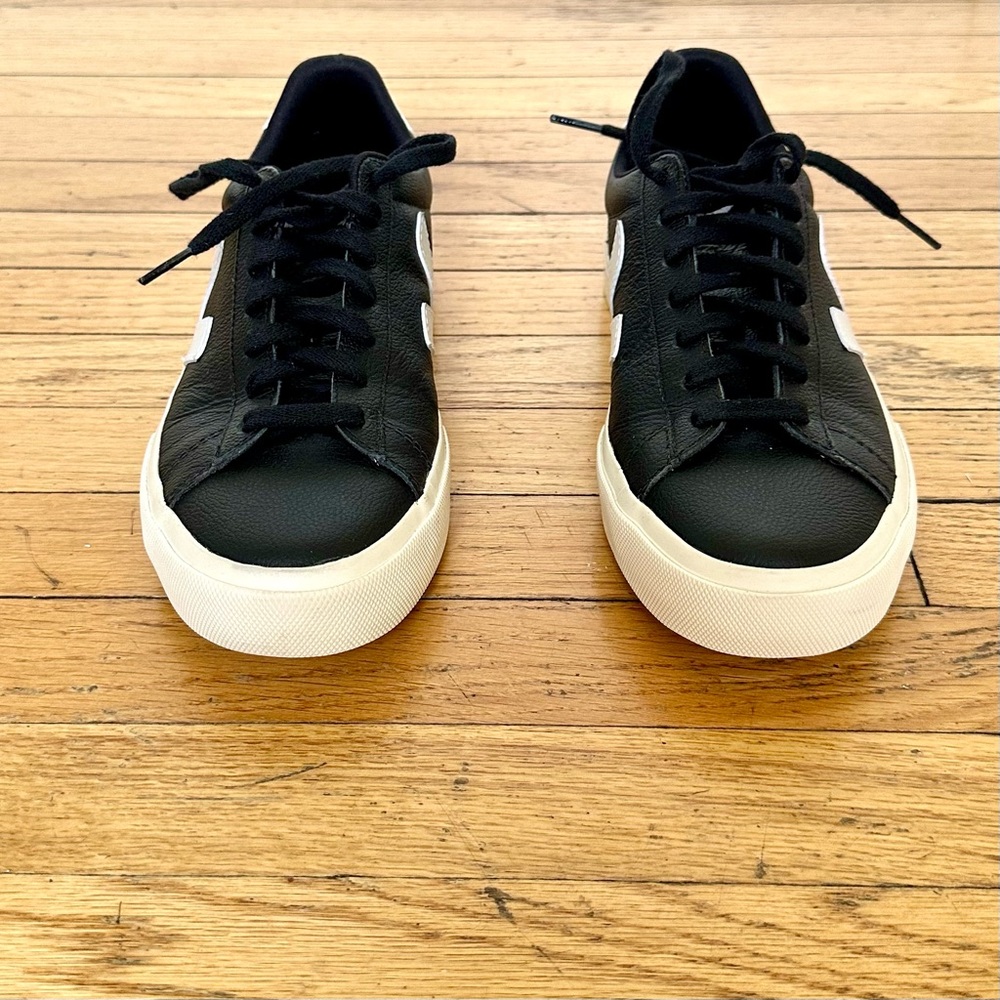 Womens Veja Campo Leather Sneakers size US 7